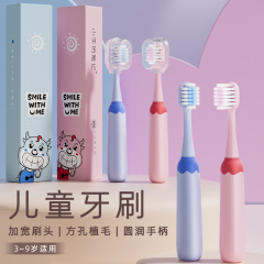 子牛の冒険記子供の歯ブラシ3-6-9歳の丸みを帯びた取っ手の一つの四角い穴の細い柔らかい毛の赤ちゃんの歯ブラシ