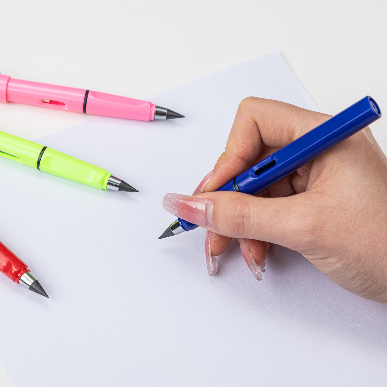 Negro tecnología eterna lápiz no hay necesidad de cortar la tinta estudiante formal práctica pintura no es fácil romper lápiz borrable