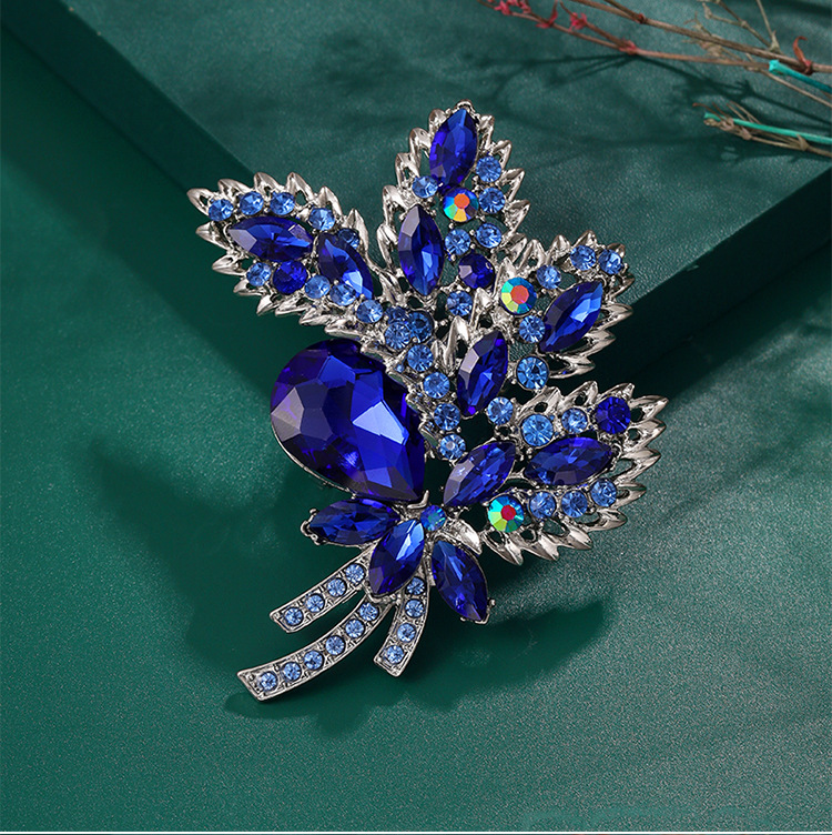 Lady Flower Alloy Inlay Artificial Gemstones Women's Brooches display picture 1