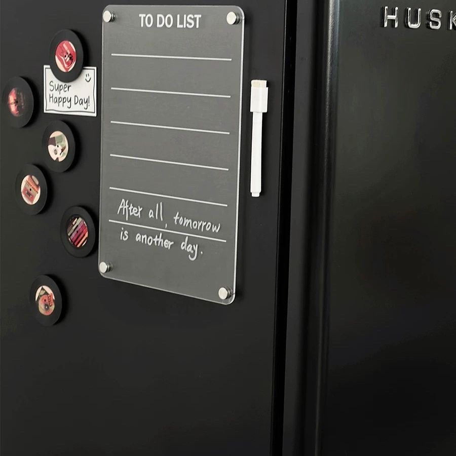 Tablero de exhibición de succión magnética Memo de acrílico que se puede borrar del tablero de mensajes de la etiqueta del refrigerador, horario semanal de puerta de hierro de entrada transparente