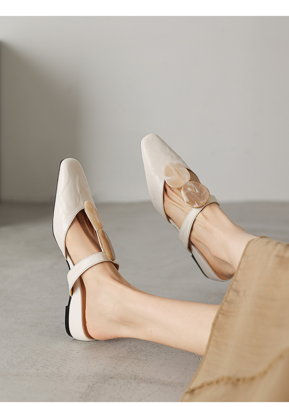 Sandal nữ da dê mũi kín gót thấp phong cách vỏ sò — đen chi tiết 12