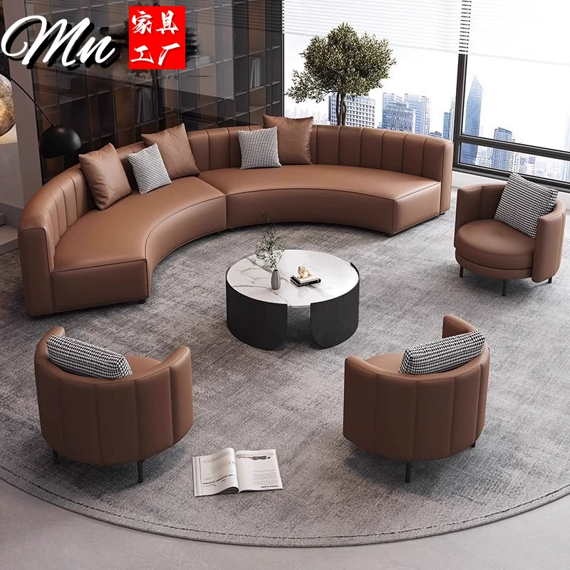 Итальянский легкий роскошный изогнутый диван для отдыха, приемный стол для переговоров, одиночный диван, отдел продаж, переговорный стол и стулья для отеля