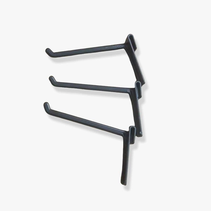 Закуски в супермаркете висят на стене ювелирных изделий