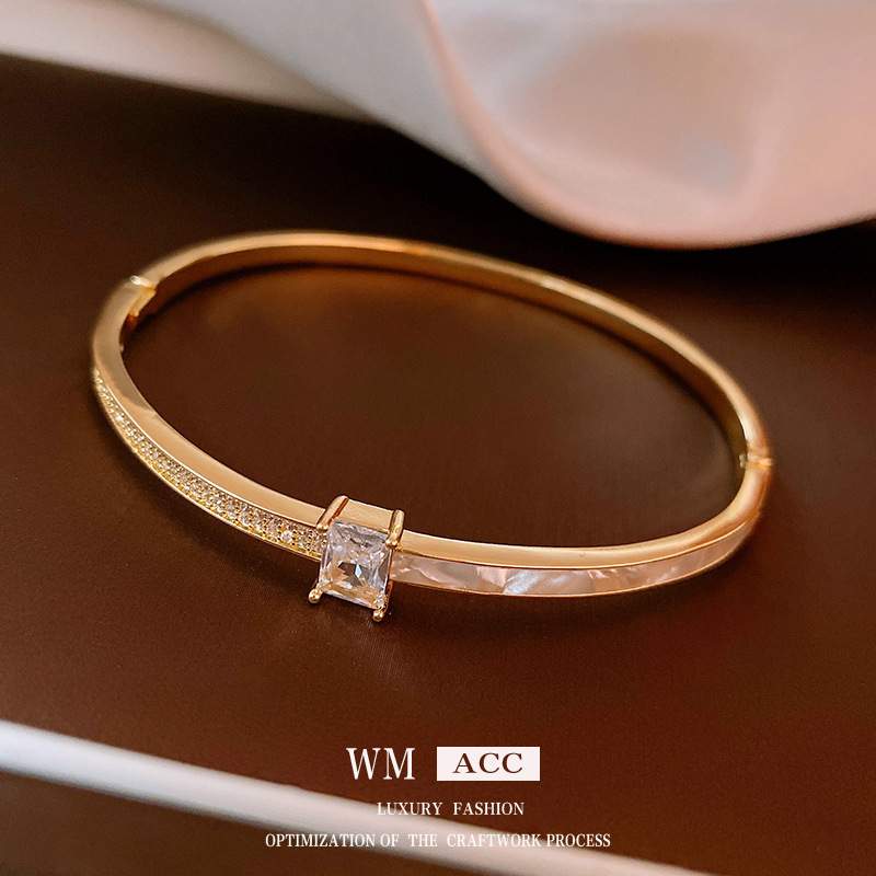 39 pulsera cuadrada de zircon Chapada en oro real