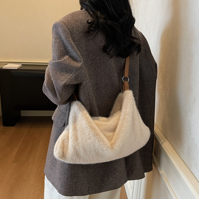 Otoño e invierno perezoso bolso de peluche para mujeres 2025 nuevo bolso plegable de mano de gran capacidad bolso de hombro bolso de lana