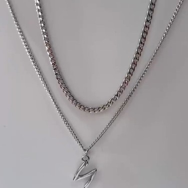 Collier mobius en titane pour homme bijou minimaliste tendance_voghion.com