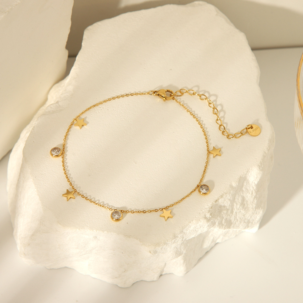 2024 verano nuevo estilo INS estilo exquisito estrella de cinco puntas circón impermeable y no se desvanece cadena de fútbol femenino joyería