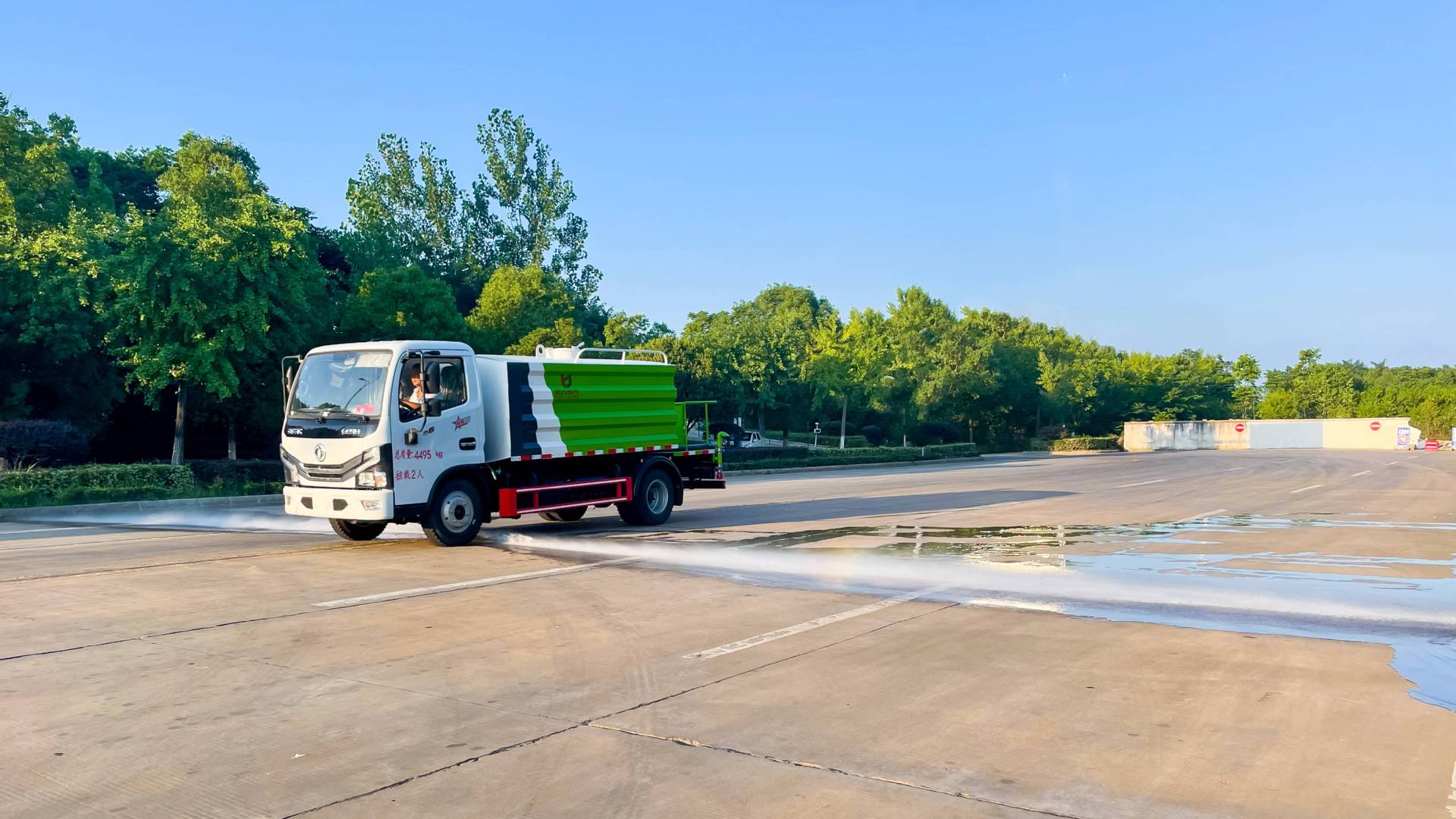 7-Square Blue Brand Sprinkler Fog Cannon Truck for Municipal Greening and Road Maintenance 12-Square Sprinkler Truck for Dust Reduction at Construction Sites