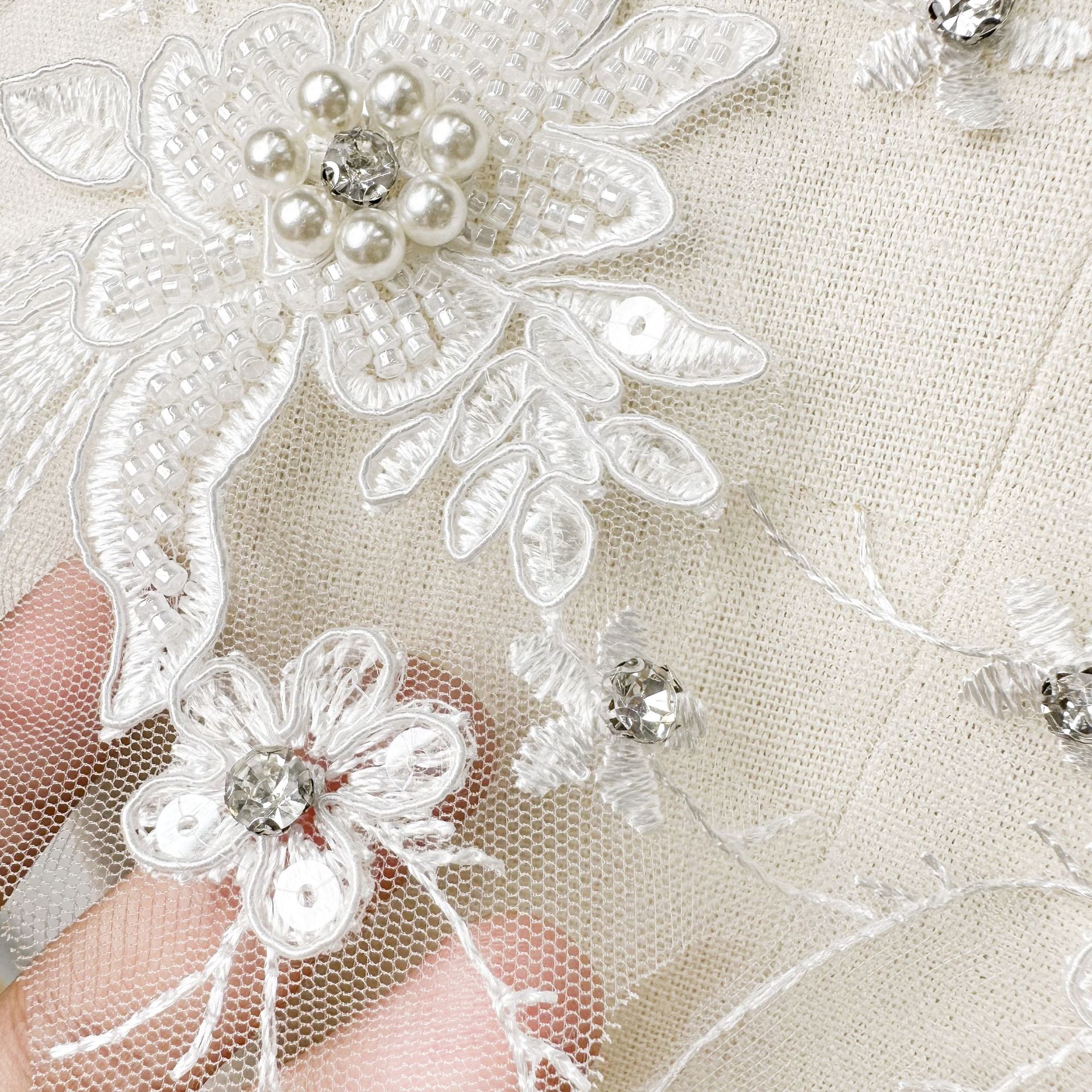 Flor blanca estereoscópica bordada de perlas en flor pegatinas de tela vestido de boda vestido de espectáculo vestido de decoración accesorios de calcomanías image 3