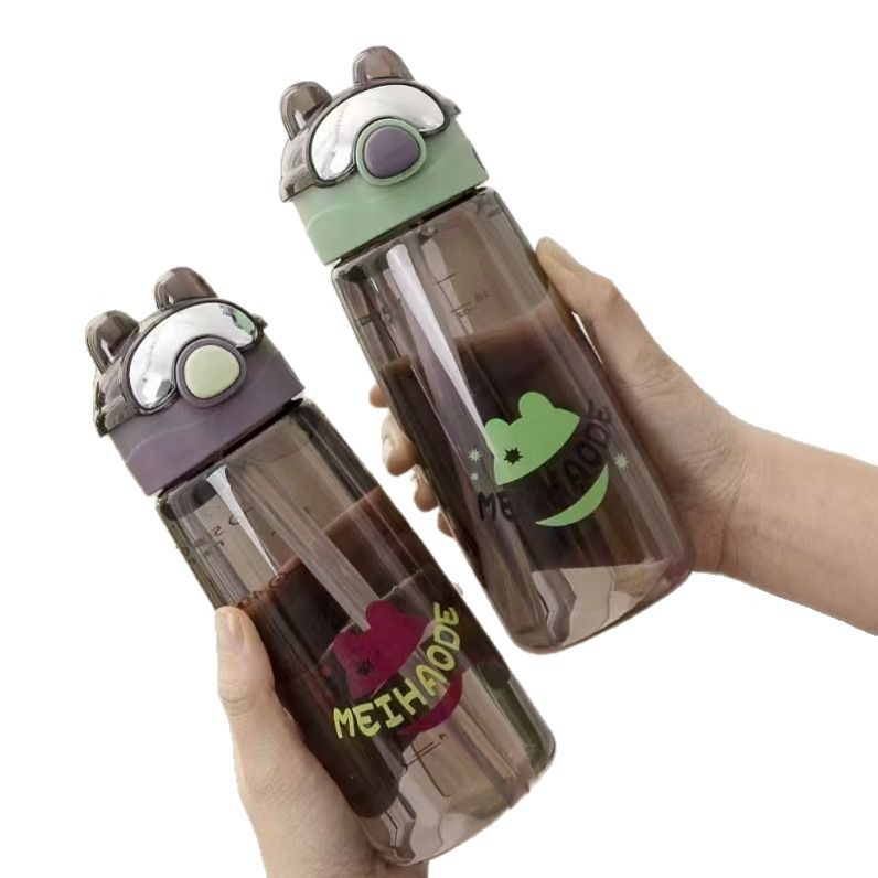 Futong nuevo deportes de estudiantes tazas de agua de dibujos animados modernas simple estudiantes tazas de plástico de paja de gran capacidad una sola capa al por mayor