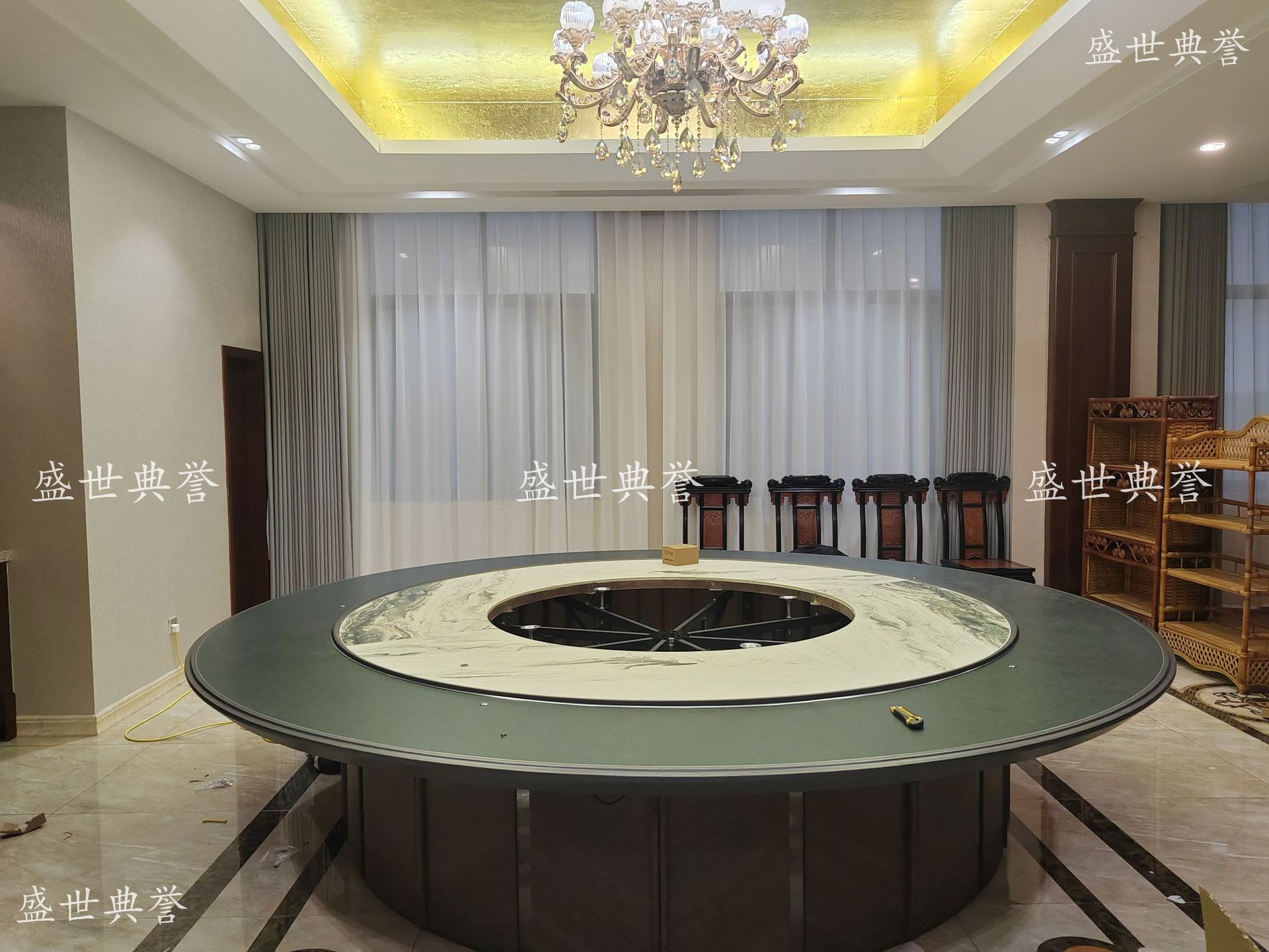 Taizhou hotel and catering furniture manufacturer direct sales: New electric dining tables for seafood restaurants, high-end solid wood round tables for clubs pic 5