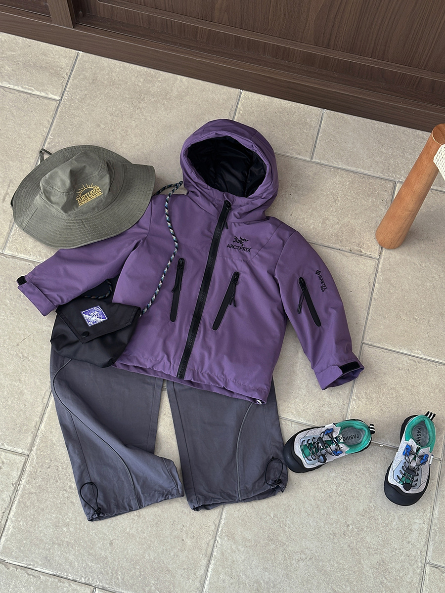 Otoño y invierno para niños ropa caliente a prueba de frío seda pluma ropa de niños hombres y mujeres ropa de asalto chaqueta con capuchón anti-temporada