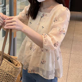 夏季新款碎花上衣方领气质显瘦肚子小衫洋气绣花宽松衬衫开衫女