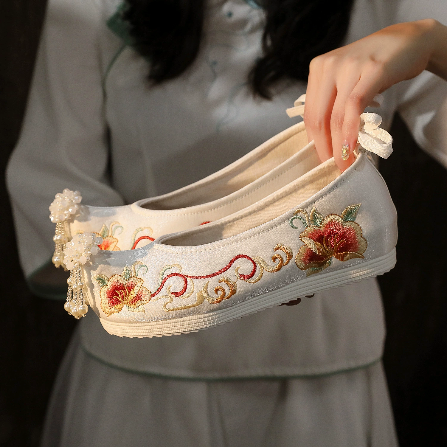 [Чаевые Лето] Обувь Hanfu, женская новая весенняя антикварная обувь 2023 года, подходящая старинная вышитая обувь, женские туфли с бантом, поднимающие внутреннюю высоту