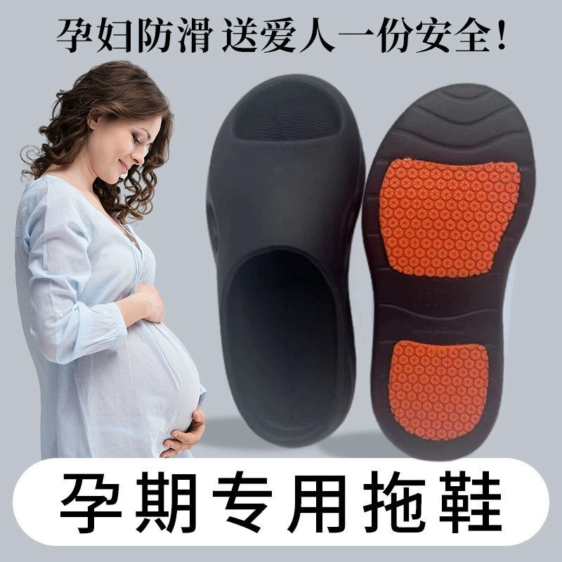 Лет для летних мужчин и женщин, носящих ванну на улице