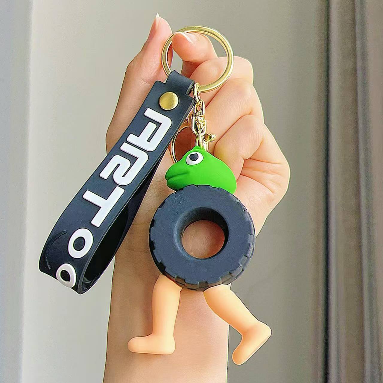Creativo Shanhaijing llavero lindo bolso de regalo colgante palo de madera hombre Nike tiburón colgante de alta gama al por mayor