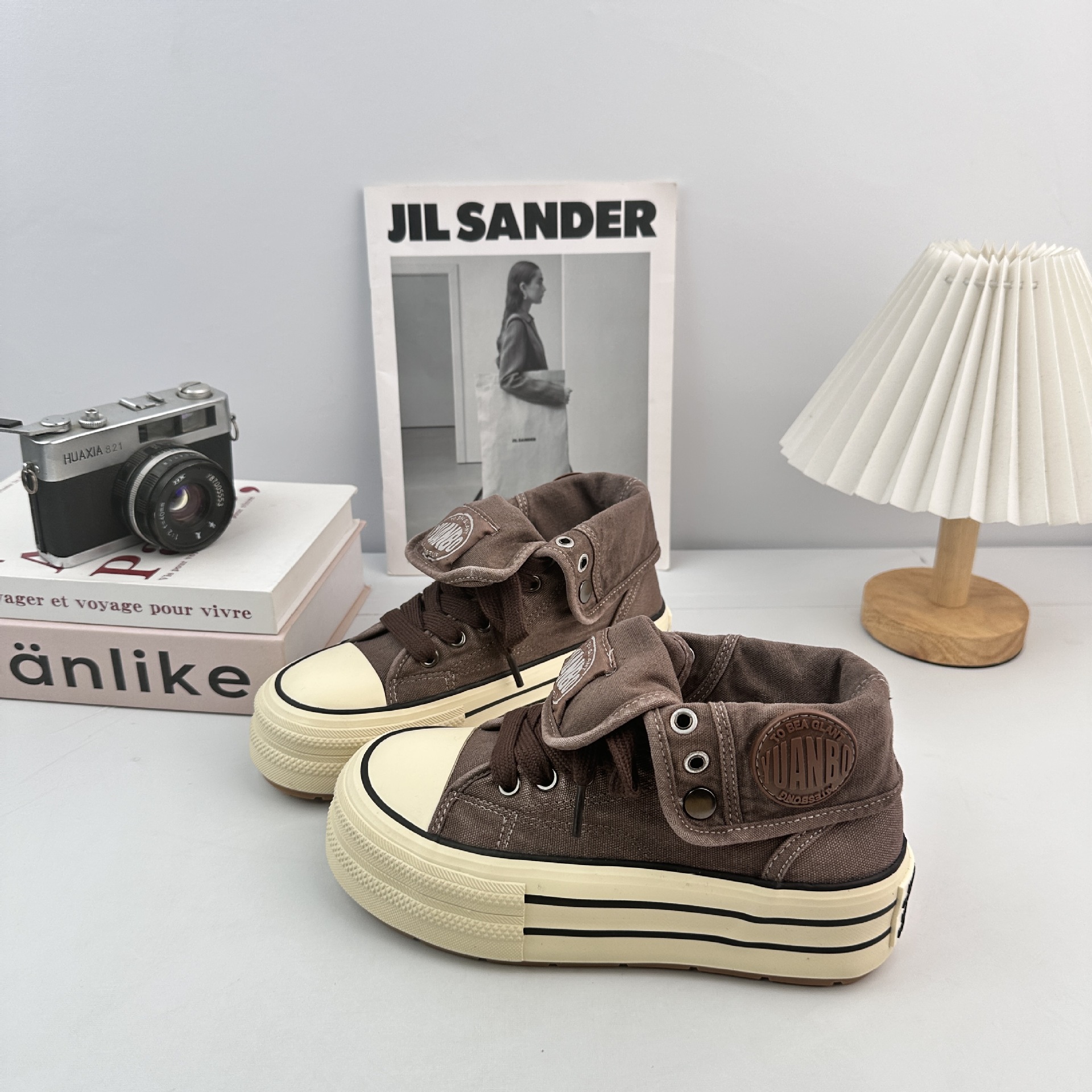 Zapatos de lona de alto impacto de fondo grueso de ondas distantes para mujeres 2025 otoño estudiantes nuevos zapatos blancos generales coreanos zapatos de tablero de retrato