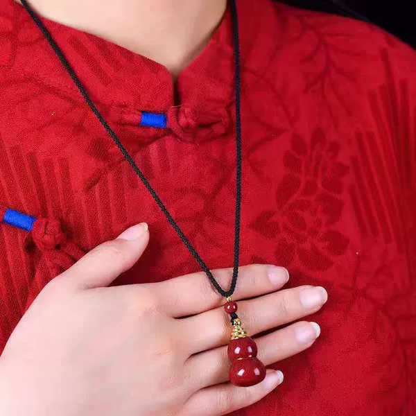 Glossy pendant