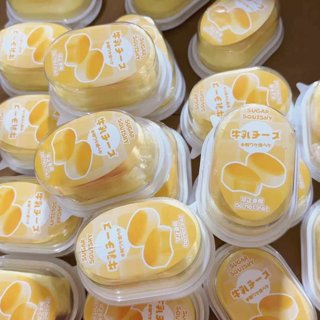 부드러운 치즈빵의 느린 반동 1개