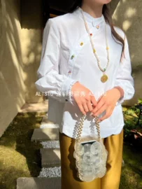 女式马甲;女式衬衫;上衣