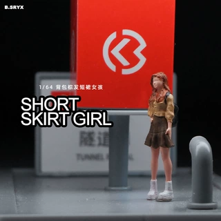长发短裙背包女孩微缩人偶仿真人物模型彩色立体小人造景搭配摆件