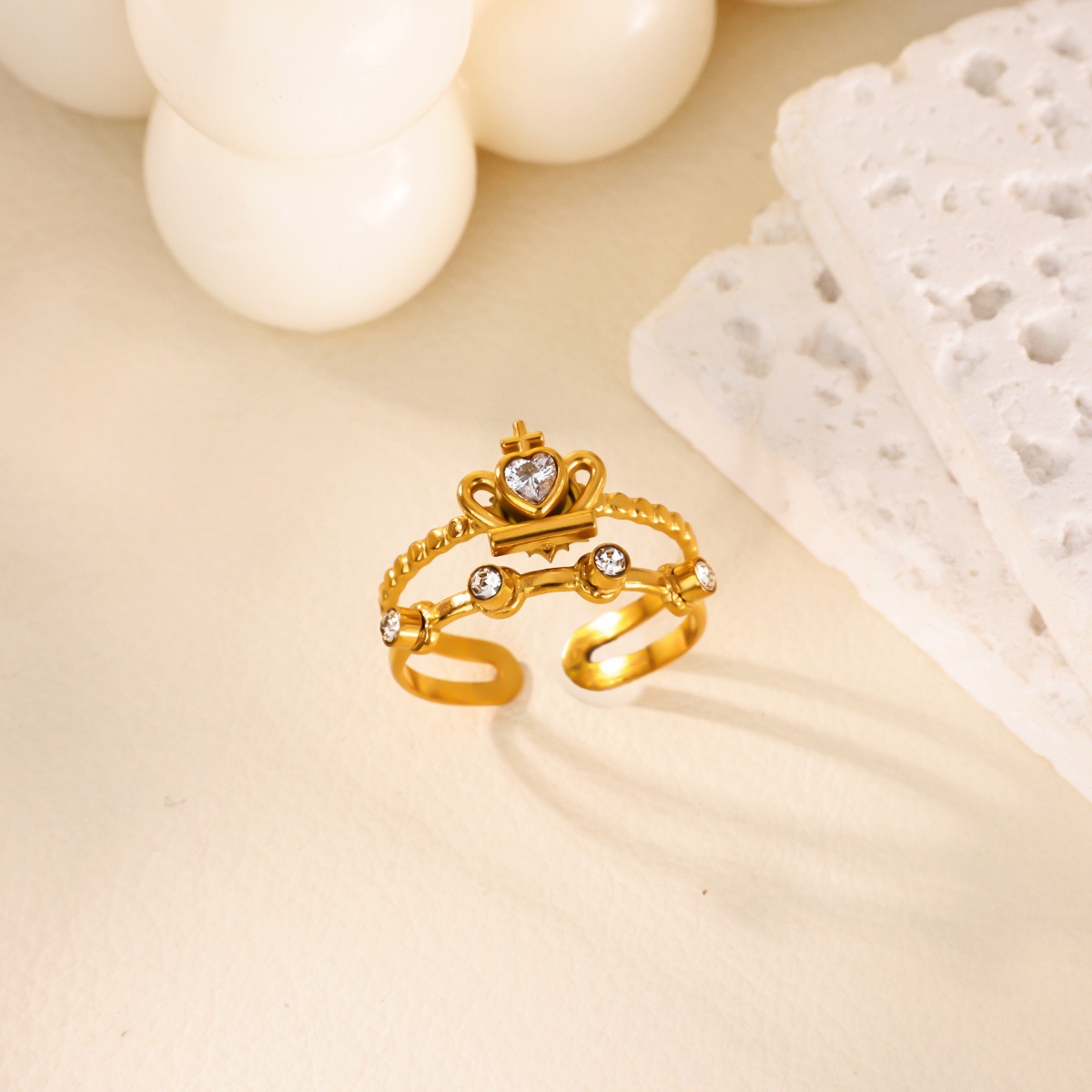 Anello di design scintillante da donna elegante e confortevole_voghion.com
