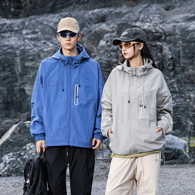 2026 Spring and Autumn New Outdoor Loose Soft Shell Jacket with Reflective Strips, Mountaineering Jacket for Men and Women