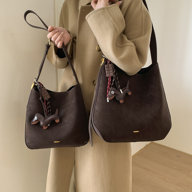 BENL alta sensación de bolso de invierno para mujeres 2025, nuevo tipo de gran capacidad, bolso de cubo de transporte, bolso de hombro de viaje