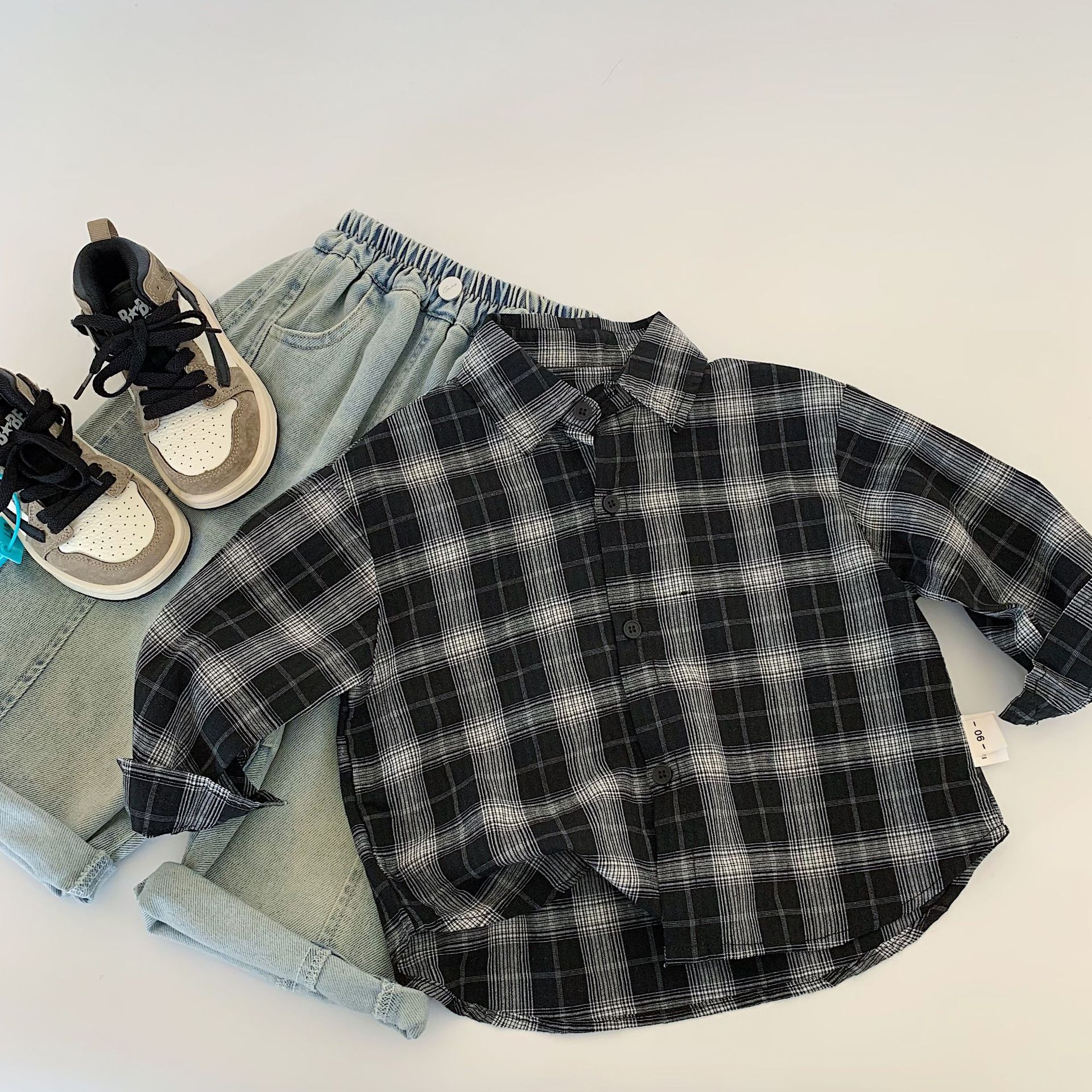 Camisa para niños Maibao 2025 primavera para niños nueva camisa a cuadros retro versión coreana de la camisa de solapa de todo fósforo