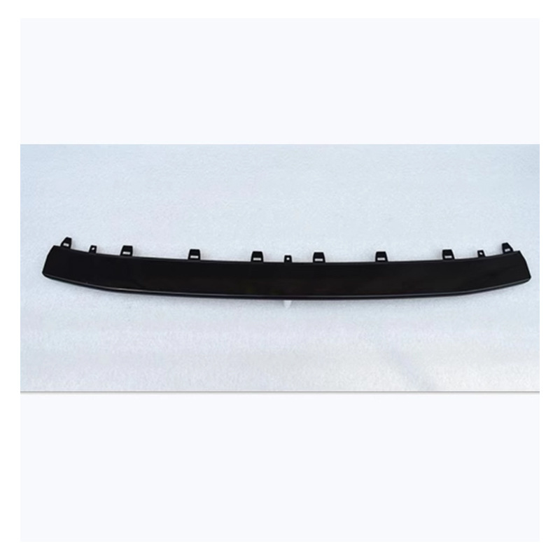 Applicable to 15-17 Audi A8LS8 front lip front bumper guard silver trim black chin front deflector