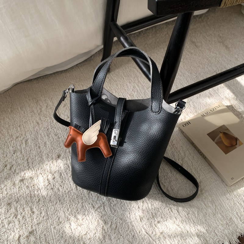 Elegant soft leather basket bag for women, fashionable handbag, simple and stylish, suitable for commuting and dating, versatile crossbody small bag