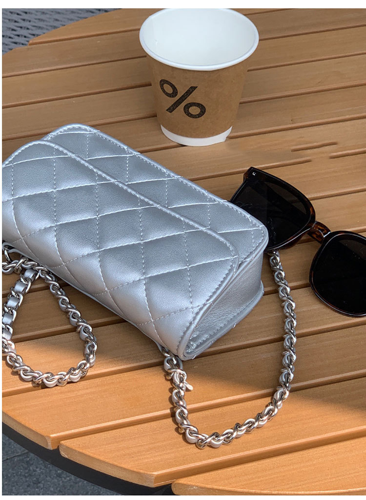 Women's Small Pu Leather Solid Color Lingge Fashion Square Flip Cover Crossbody Bag display picture 1