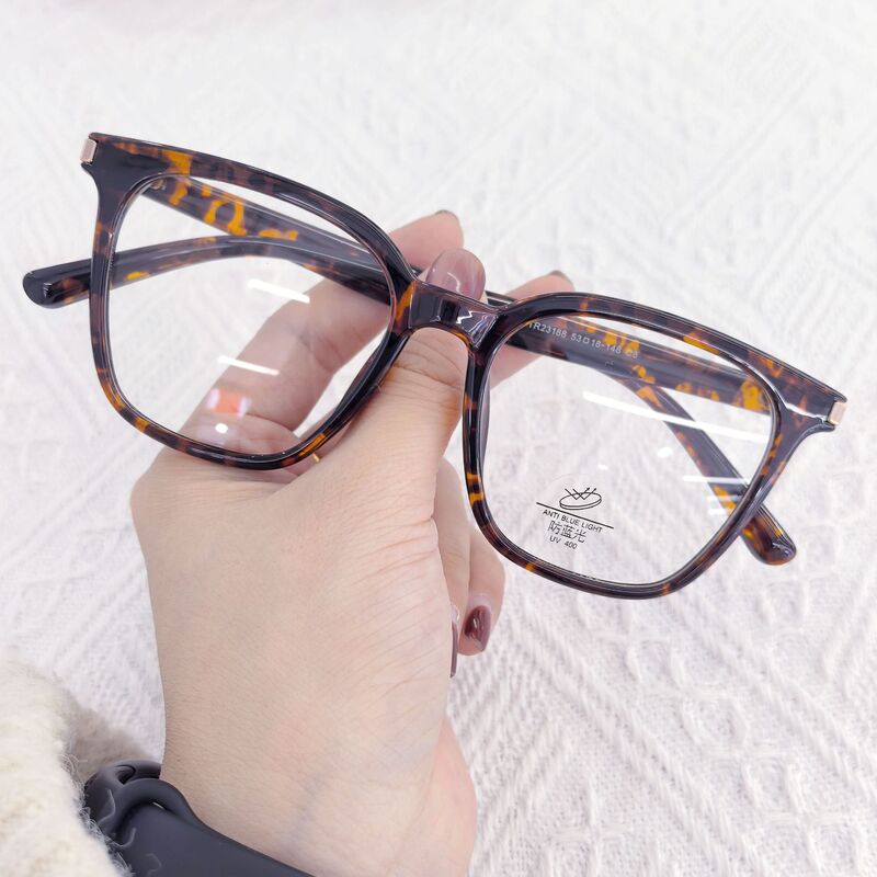 Trendy Square Frame Glasses for Women with Large Faces, Slimming Effect, Perfect for Natural Look, Can Be Fitted with Prescription Lenses, Anti-Blue Light Eyeglass Frames Wholesale