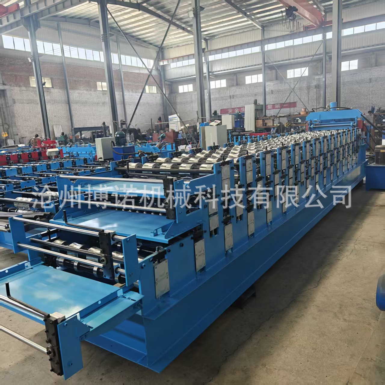 Máquina de prensado de láminas de aluminio, equipo de conformado en frío trapezoidal de tres capas con ondas de agua, totalmente automático, para perfiles de aluminio y acero de color.