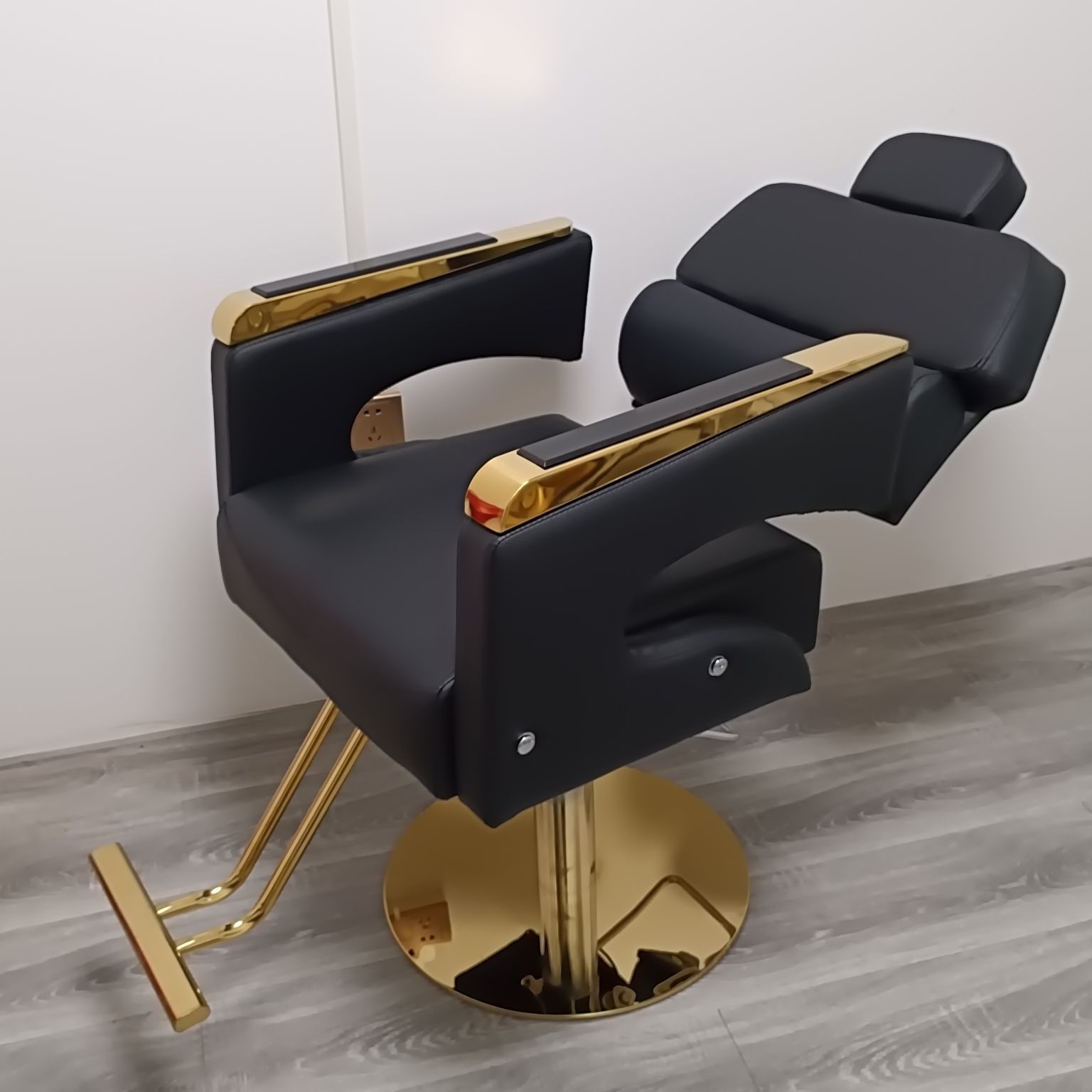 Fabricante silla de peluquería silla de afeitado elevación giratoria silla de rojo teñido silla de corte de pelo salón de peluquería mayorista