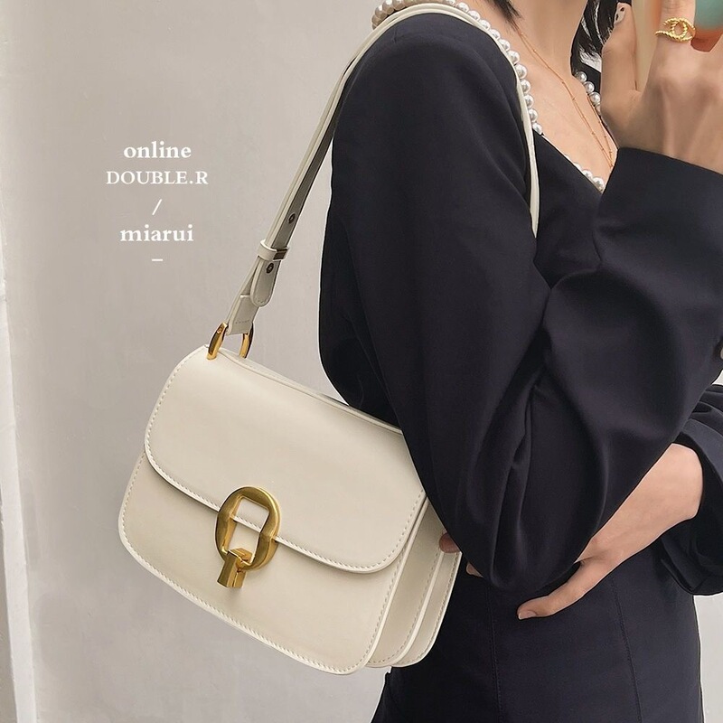 French niche stylish small C high-quality texture K bag 2021 new versatile white shoulder underarm bag for women autumn and winter French niche stylish small C high-quality texture K bag 2021 new versatile white shoulder underarm bag for women autumn and winter