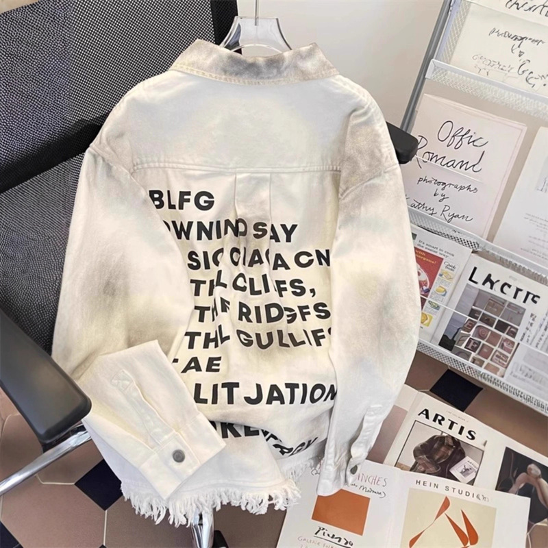 American High Street Fashion Brand Letter Denim Jacket for Men and Women, Loose Dirty Printed Flow Comb Raw Edge Jacket