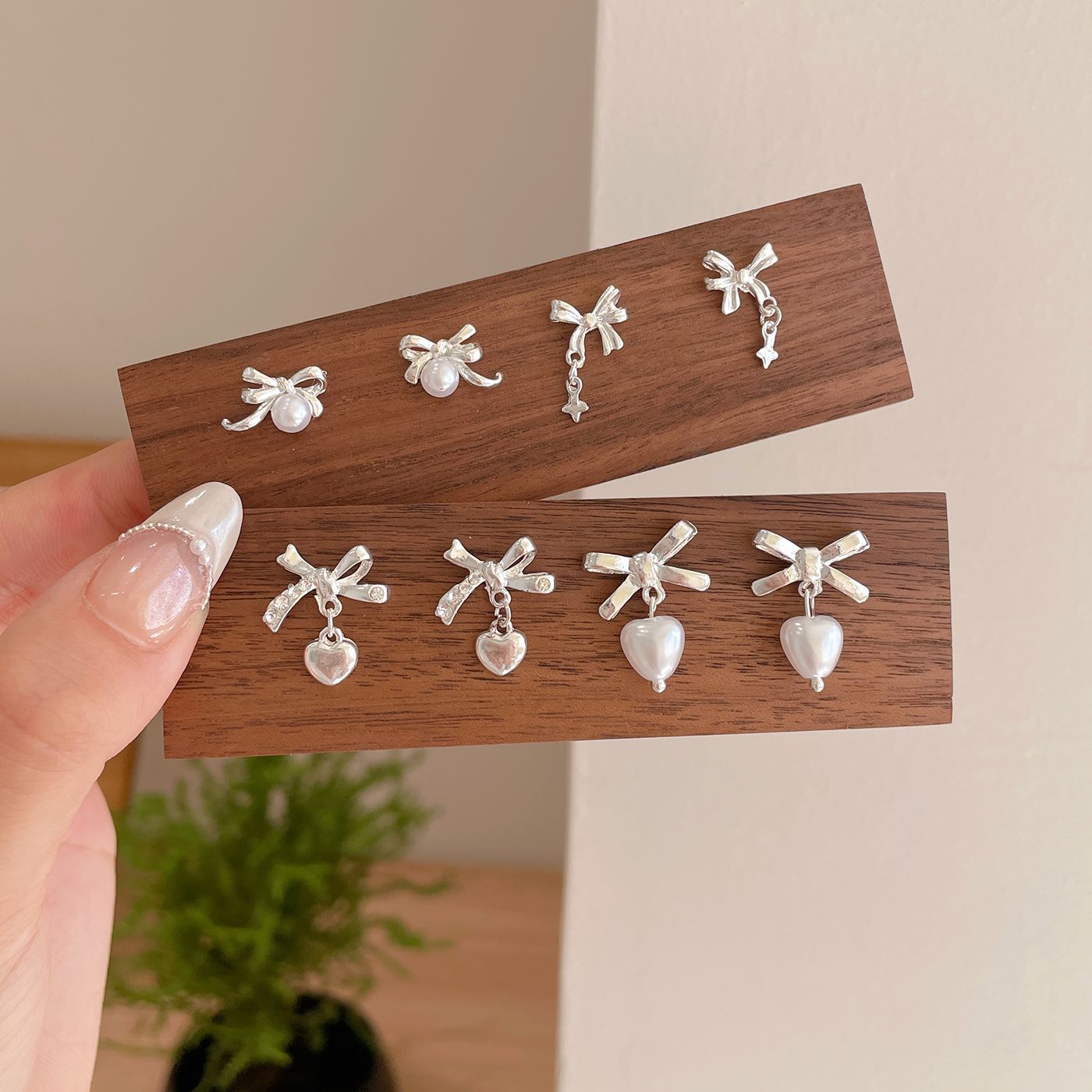 简约甜美蝴蝶结珍珠耳钉女925银针日常小巧百搭个性耳环韩版耳饰