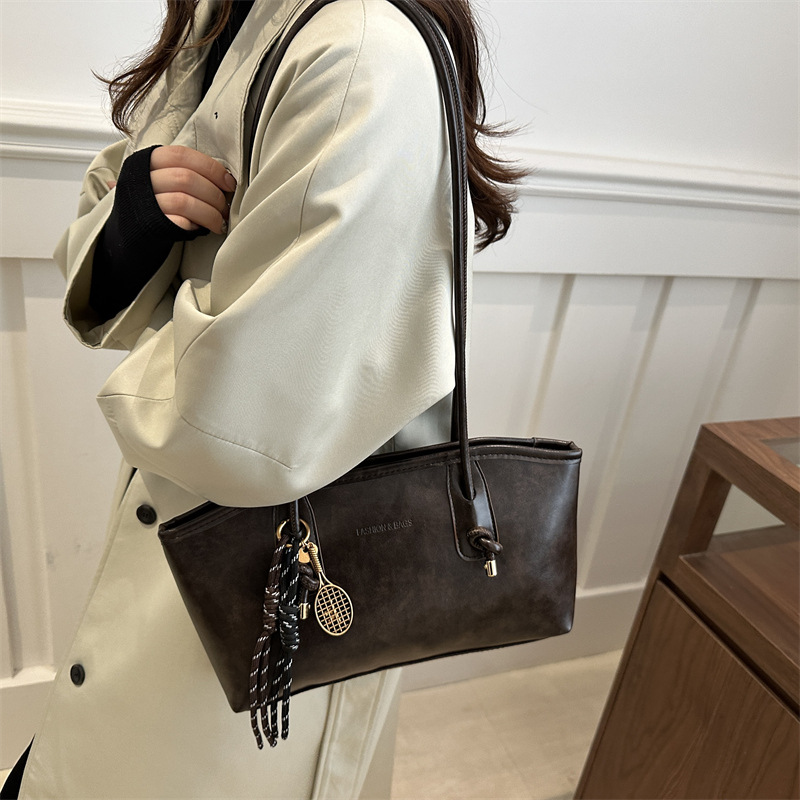 Bolso Tote de estilo occidental de alta gama para mujer 2024 nuevo bolso de cercanías de nicho popular versión coreana bolso de axila de un solo hombro de gran capacidad