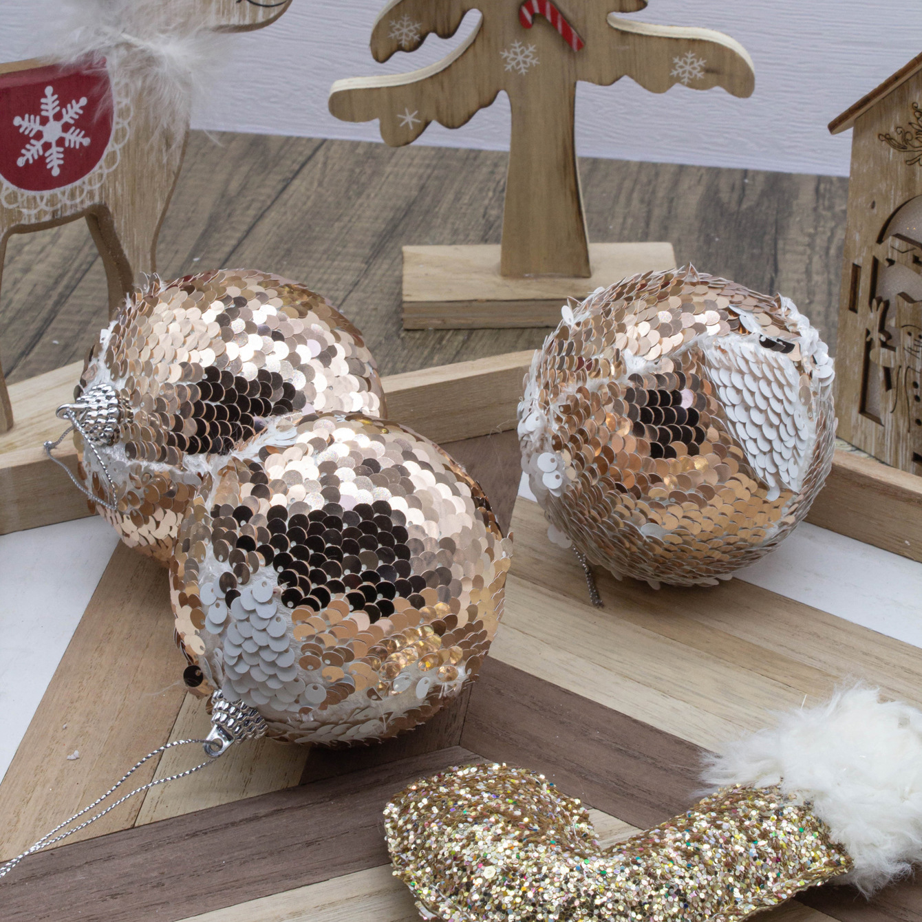 En stock Venta caliente lentejuelas espuma material Navidad bola Navidad árbol colgante 8cm 6 Pack Navidad decoración suministros