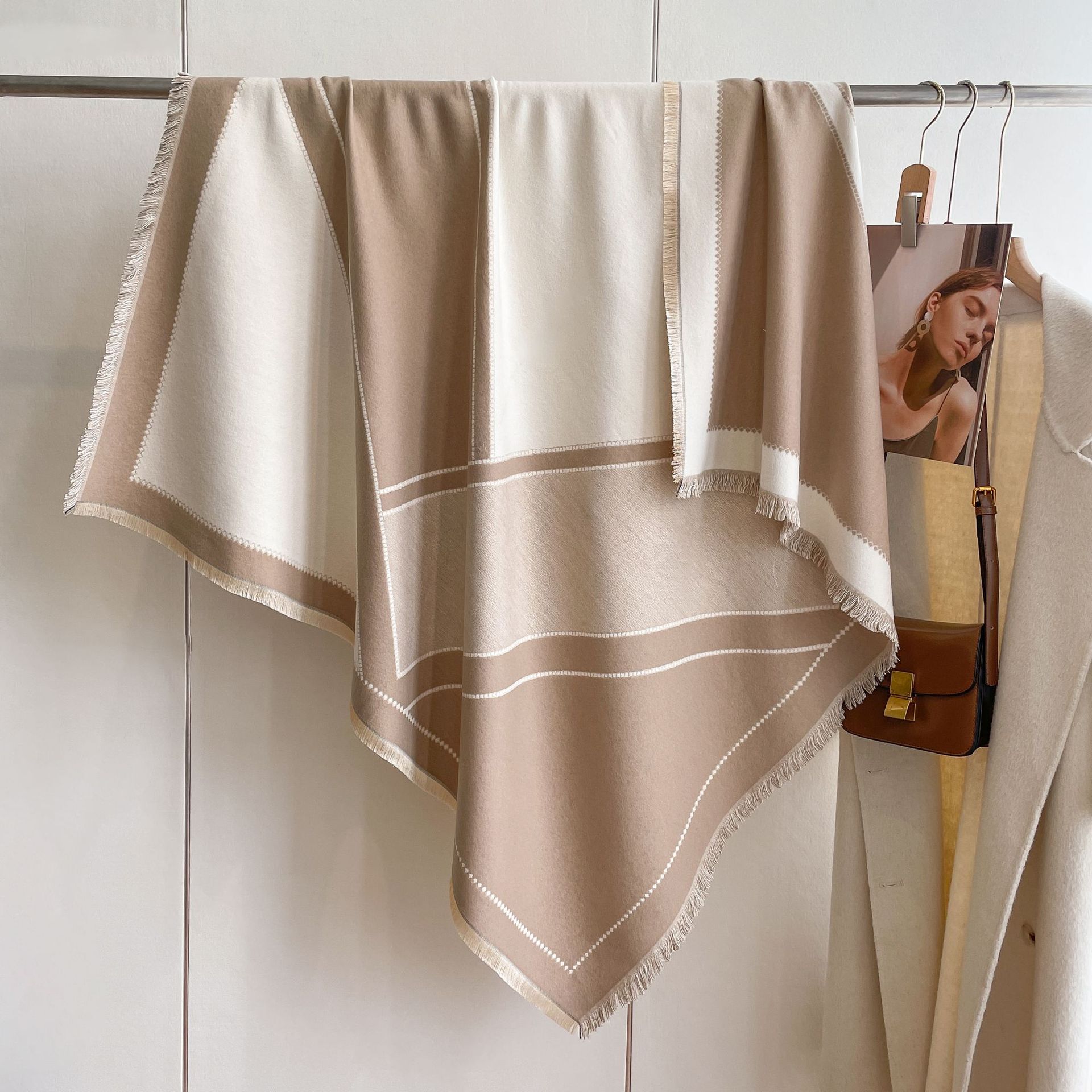 Dongdaemun estilo coreano bufanda de Cachemira a juego de colores de moda para mujer Otoño e Invierno engrosada bufanda cálida borla de cuatro lados bufanda cuadrada grande