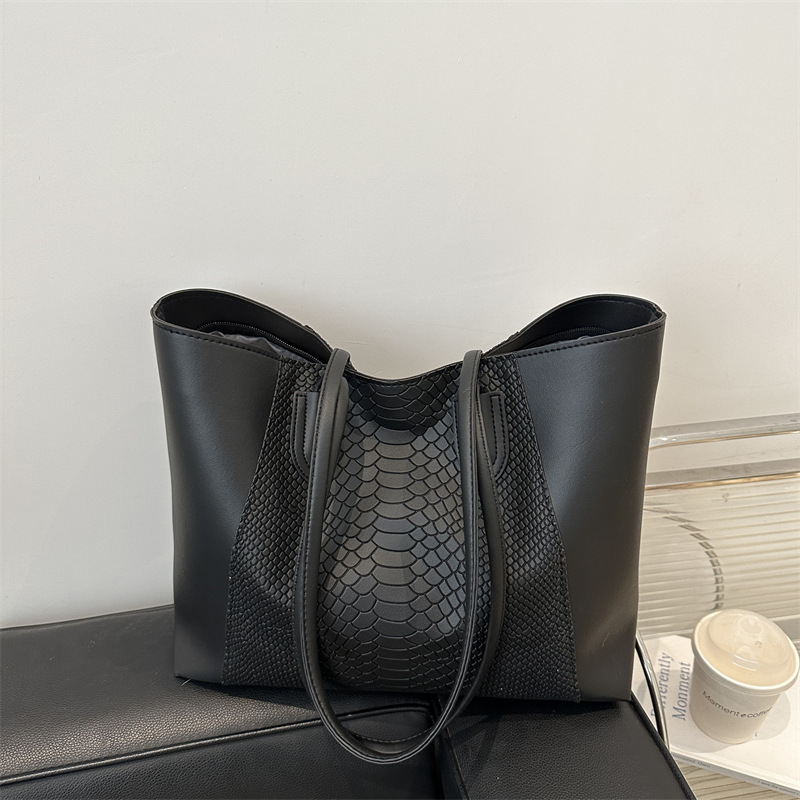 Bolso de gran capacidad con costuras de invierno 2025 Sensación de alta gama Todo-fósforo