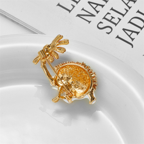 Niche personality design, cute and interesting animal dripping oil painting enamel accessories metal flower small hedgehog brooch