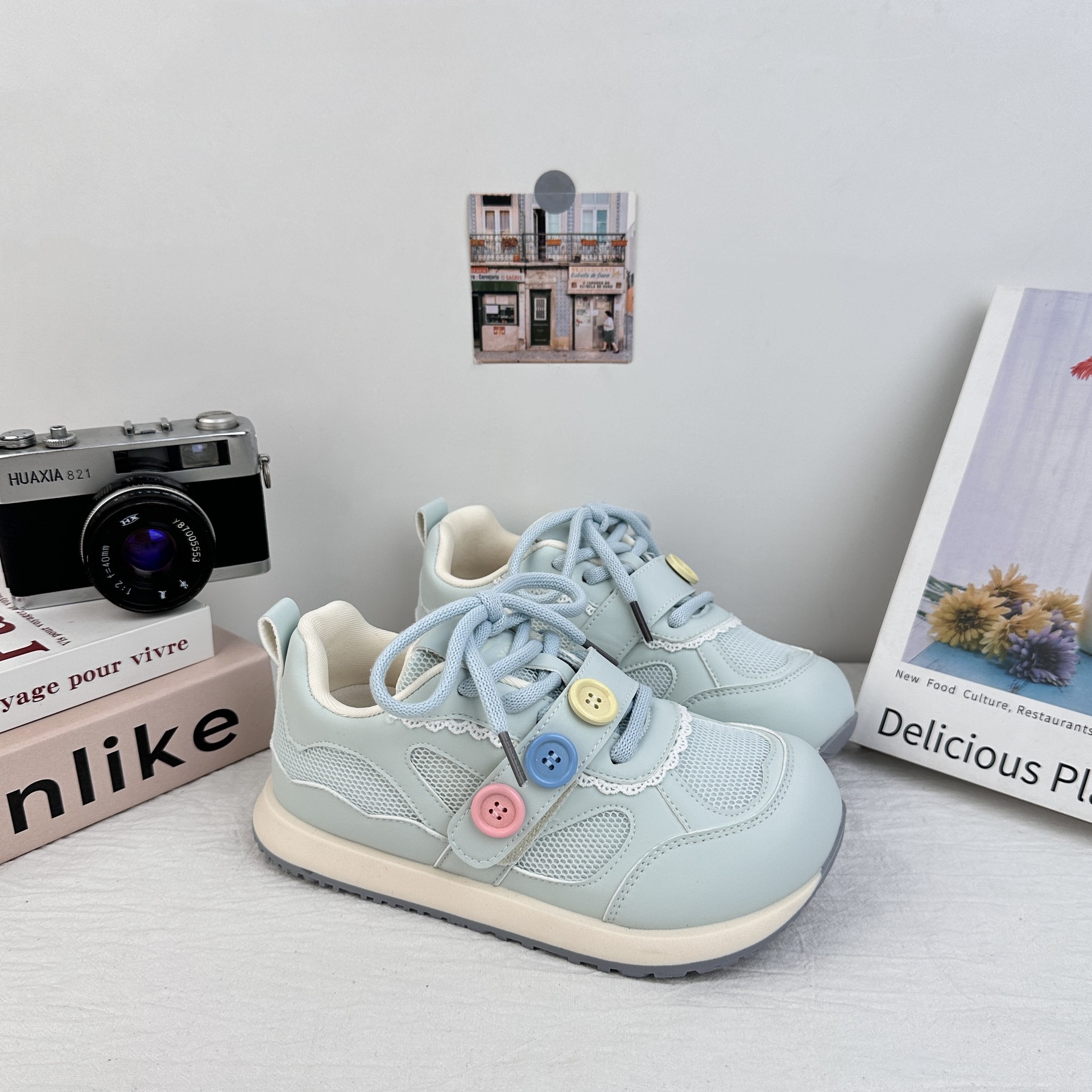 Zapatos de panel de malla transpirable de onda lejana para mujer 2025 verano todo fósforo zapatos blancos pequeños diseño de botones zapatos Forrest Gump