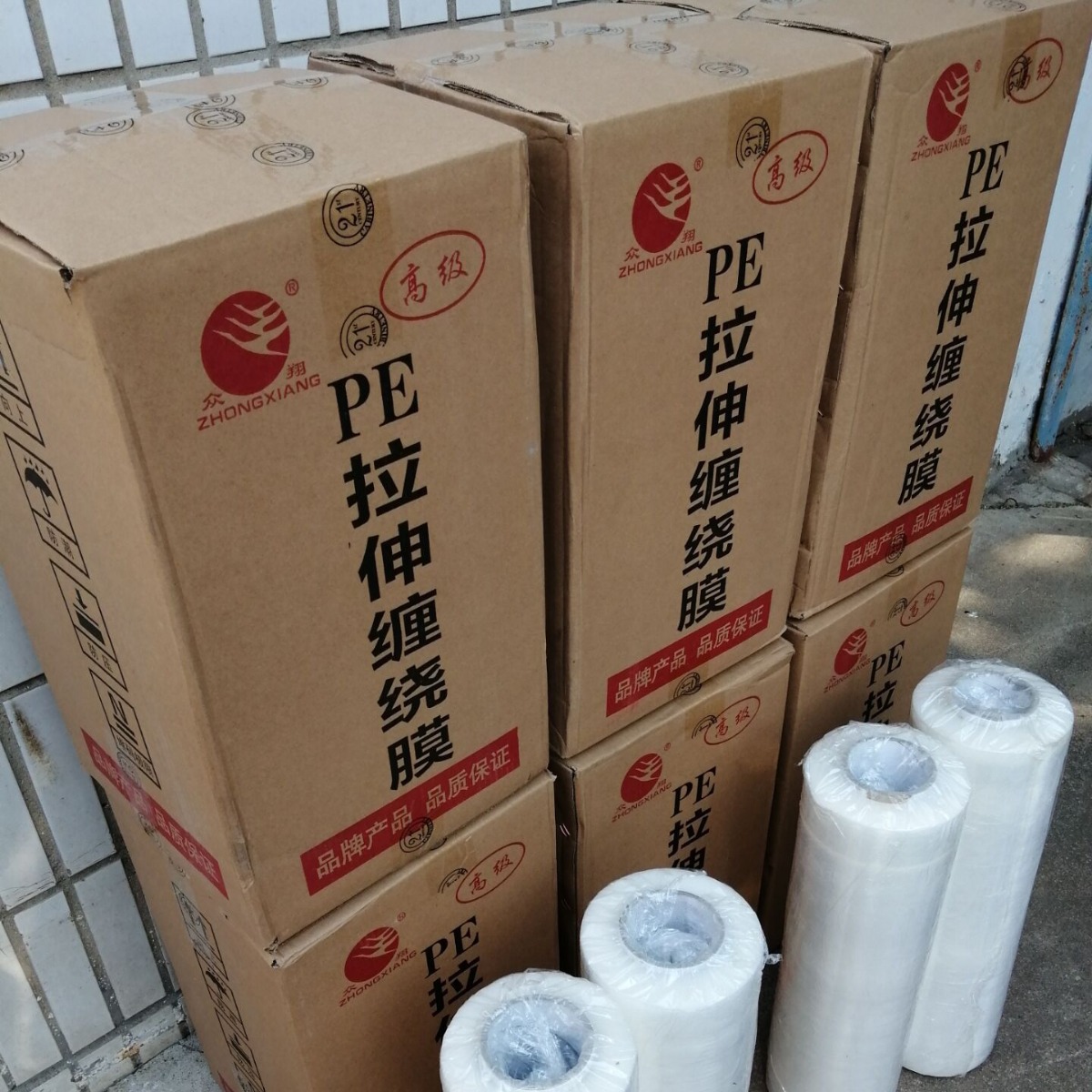 厂家直销500手工缠绕膜拉伸膜打包膜拉伸缠绕膜南昌PE缠绕膜批发