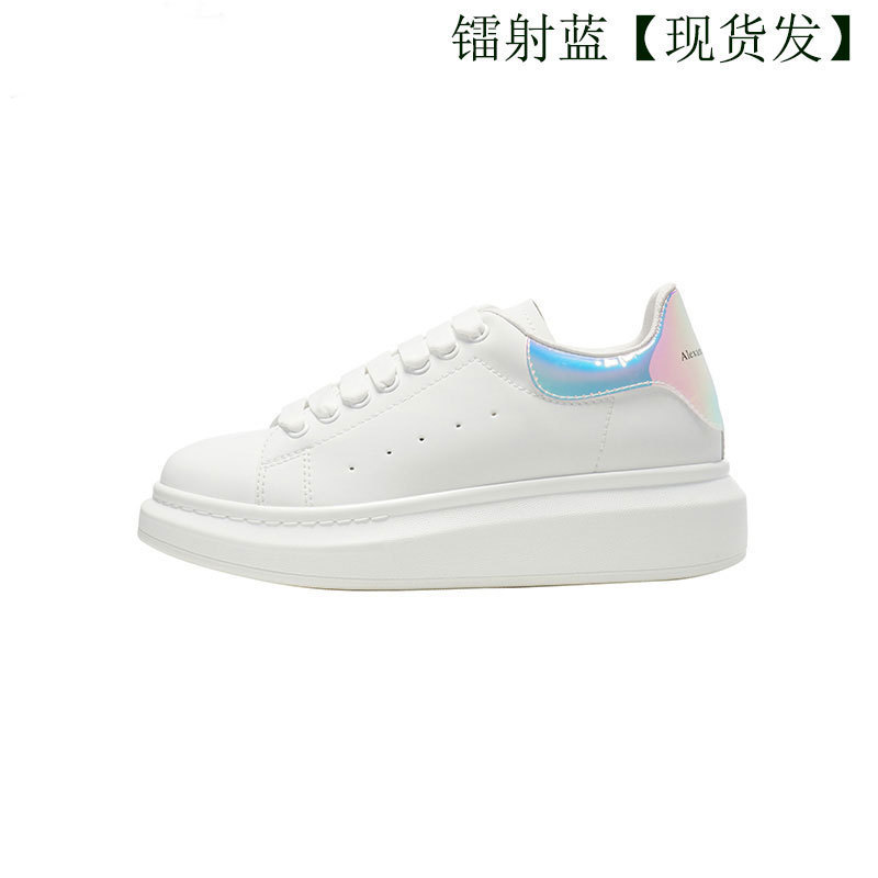 Alta versión McQueen zapatos blancos de suela gruesa mujer 2025 nuevo estilo de cuero salvaje con aumento interior pareja zapatos casuales zapatos de mujer