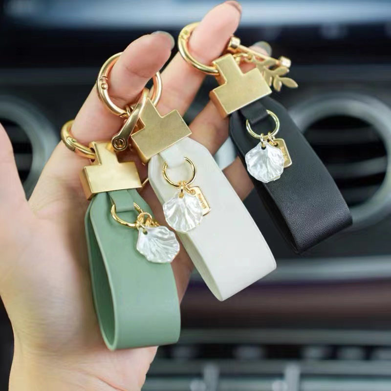 Car Key Chain pendant key chain car key metal safety buckle elegant simple lady bag pendant Car Key Chain pendant key chain car key metal safety buckle elegant simple lady bag pendant