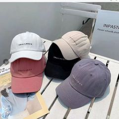 日本の野球帽の小さい清新なアルファベットの刺繍のアヒルの舌の帽子はシンプルです。