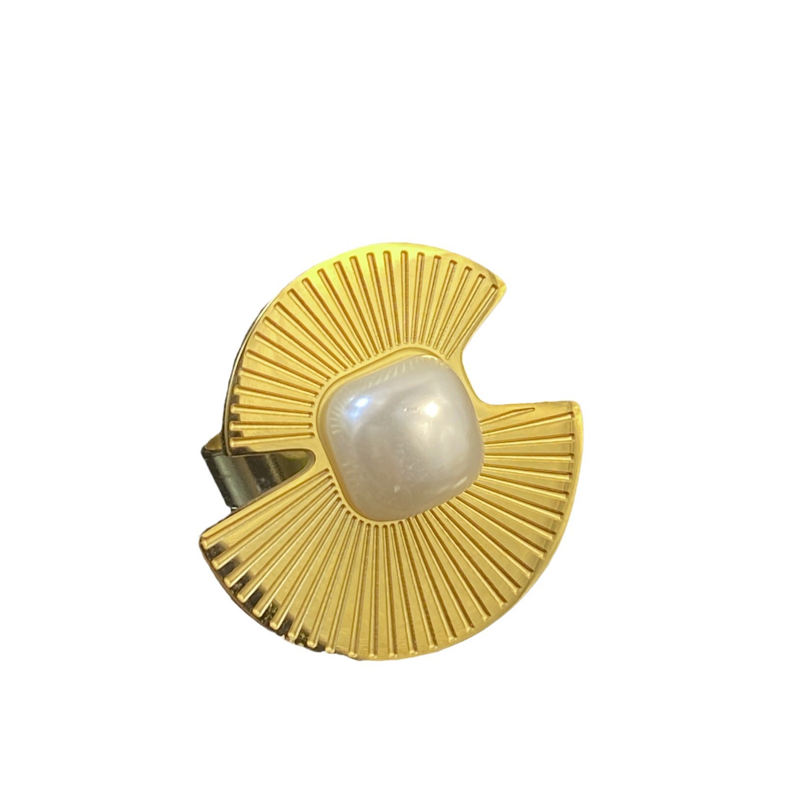 Retro europeo y americano otoño e invierno, cadena de clavícula de perlas en forma de abanico, decoración femenina personalizada, juego de pendientes de regalo, collar de acero de titanio que no se desvanece