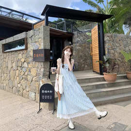 海边度假条纹吊带连衣裙子女2026夏季新款法式气质宽松小个子长裙